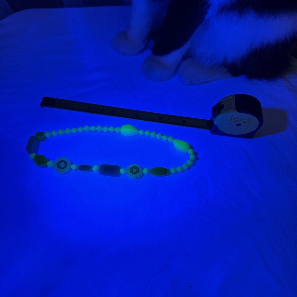 Uranium Glass Jadeite Necklace Vintage Cat Approved - Picture 9 of 14